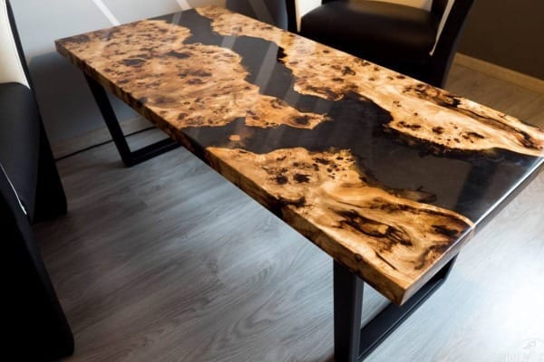 mesa resinada marrom