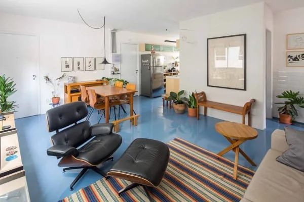 escritório com contrapiso azul