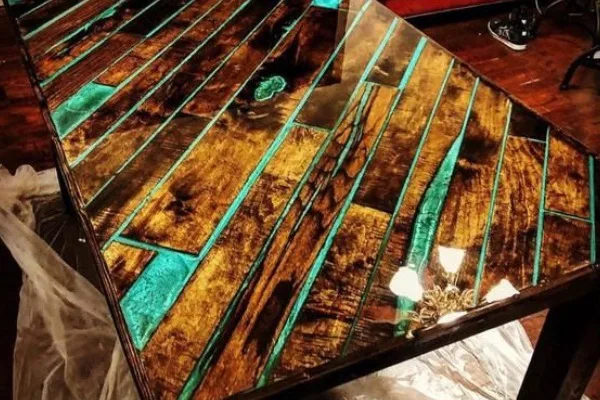 mesa de resina colorida