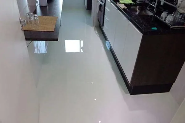 piso incolor resinado